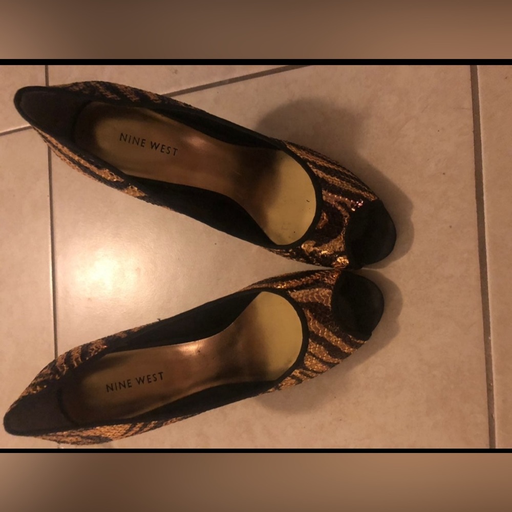 Nine West Evening Wear Black And Gold Sequin Heels - Picture 5 of 6
